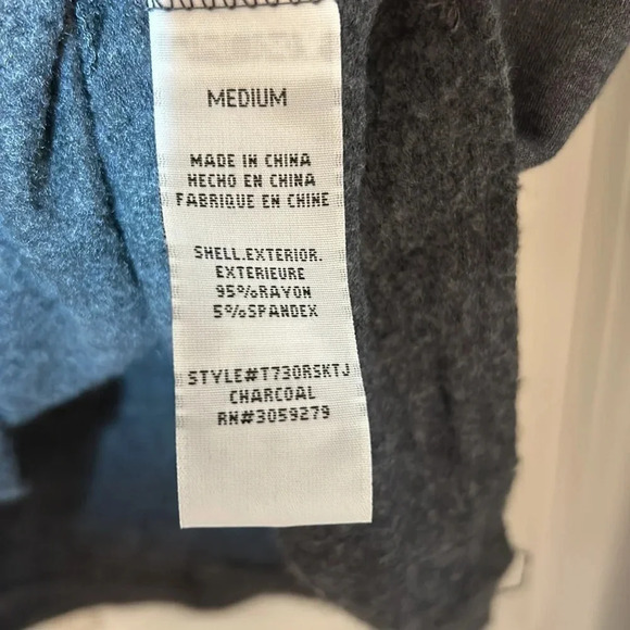 Thread and supply star sweatshirt size medium gray, black lightweight, crewneck - Picture 5 of 6